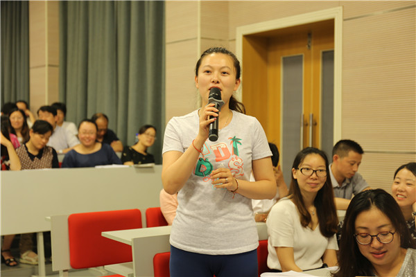 和收到学生生日祝福的感动故事优秀班主任代表石静秋老师谈给力青春