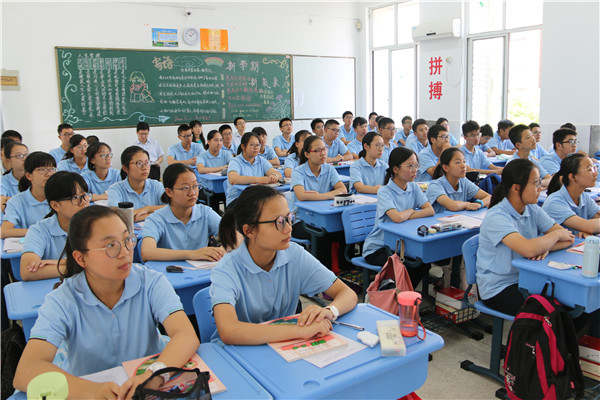 【教学教研】扬州市教育局地理教研员吴春燕老师来高中部进行开学视导