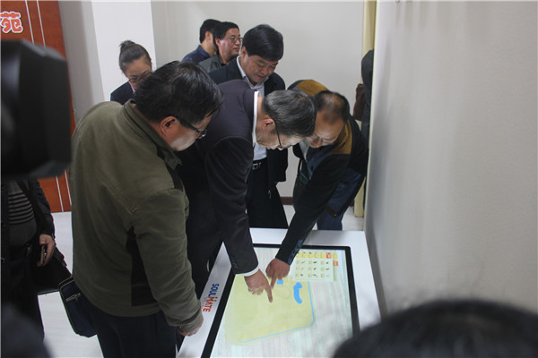 心理咨询中心沙盘体验.jpg