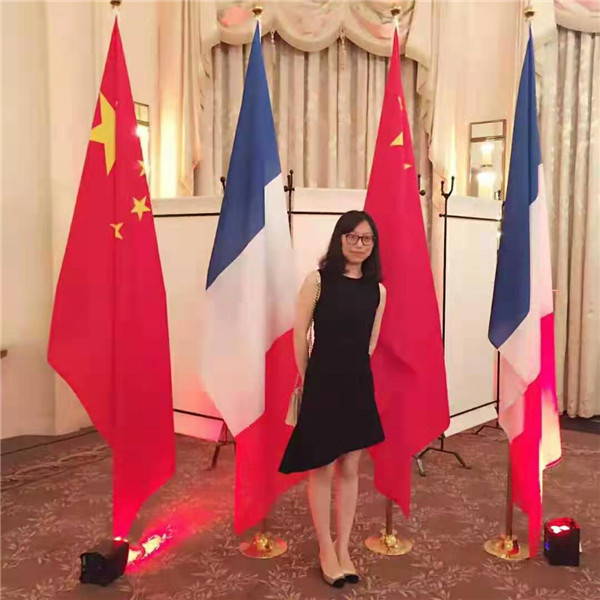 在中国驻法国大使馆国庆招待会上.JPG