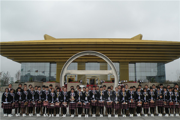 国际部学生参加扬州运博会照片.jpg