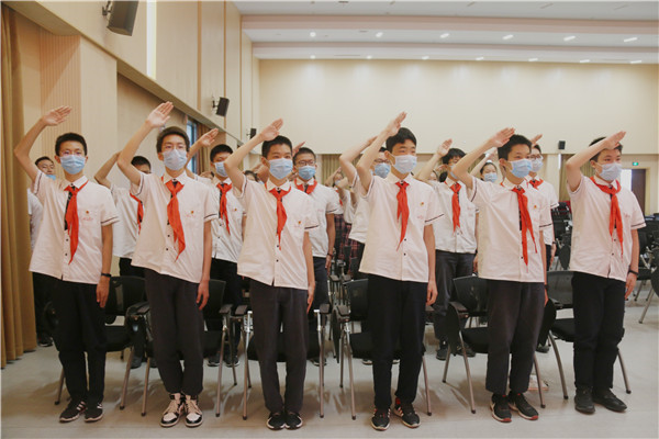 4敬礼.jpg