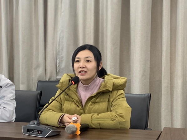 语文备课组长杨涵老师分析汇报.jpg