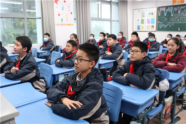 班级内观看5.JPG