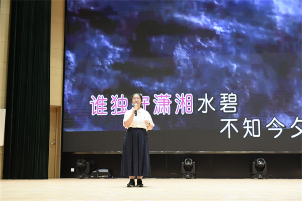 6号孙艺源《探窗》.jpg 6号孙艺源《探窗》.jpg