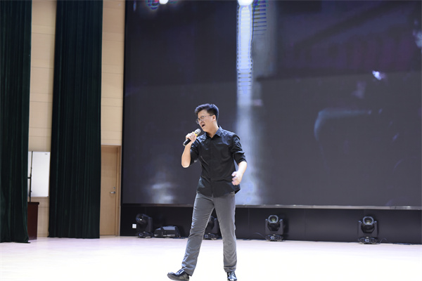 16号王梓豪《山丘》.jpg 16号王梓豪《山丘》.jpg