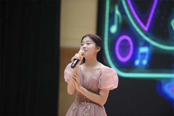 20号王一朵《身骑白马》.jpg 20号王一朵《身骑白马》.jpg