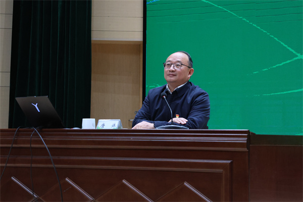党委书记、校长唐炜进行工作提醒.jpg