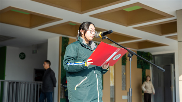 主持人陈悦宁.jpg 主持人陈悦宁.jpg