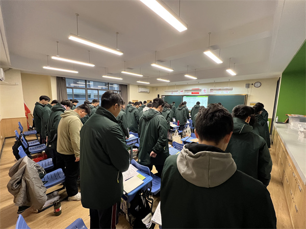 2 集体默哀.jpg