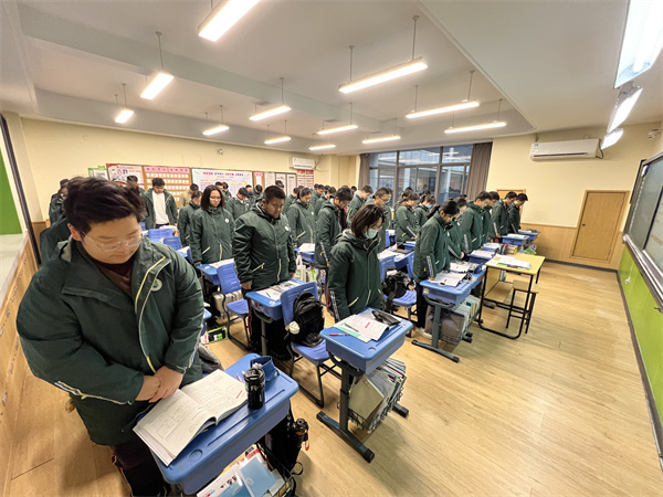 1集体默哀.jpg