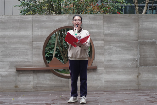 主持人朱久欣.jpg