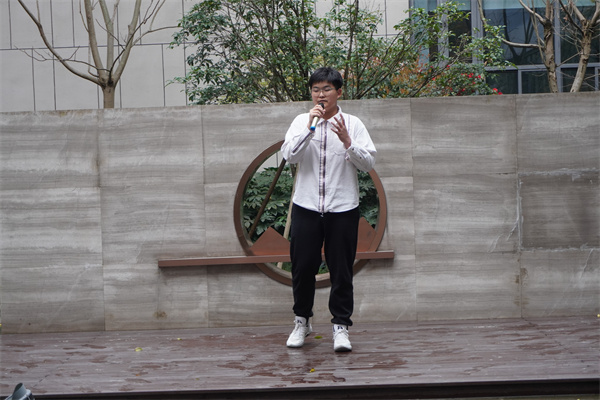 王映杰同学演唱《云烟成雨》.jpg