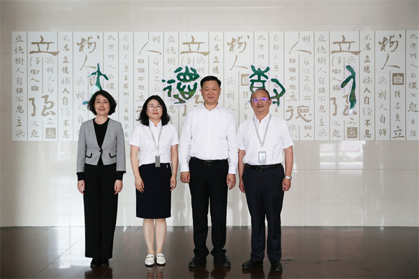2024年6月6日,扬州市市长潘国强、副市长刘流来校视察.jpg 2024年6月6日,扬州市市长潘国强、副市长刘流来校视察.jpg