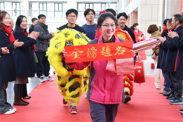 学生过成人门2.jpg