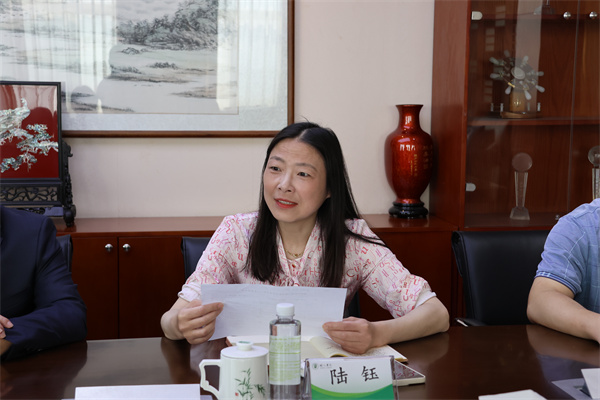 扬州市教育局基教处处长陆钰讲话.jpg