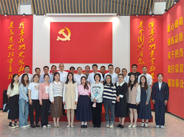党员教师赴党史文化公园开展主题党建活动.jpg