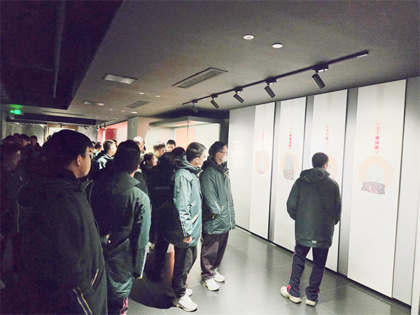 参观展馆4.jpg