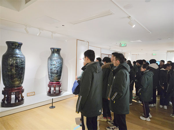 参观展馆3.jpg