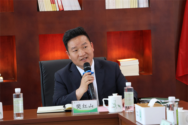树人学校校长助理樊红山主持.jpg