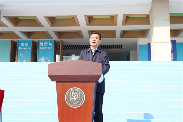 凤栖湖校区校长朱云峰致辞.jpg 凤栖湖校区校长朱云峰致辞.jpg