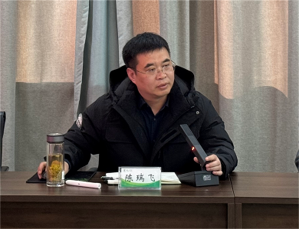 年级主任陈瑞飞布置新学期工作.png