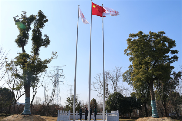 升旗.jpg 升旗.jpg