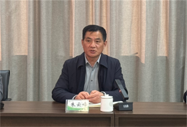 朱云峰副校长指导工作.png