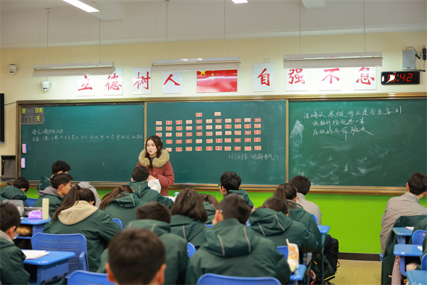 班主任讲话.jpg 班主任讲话.jpg