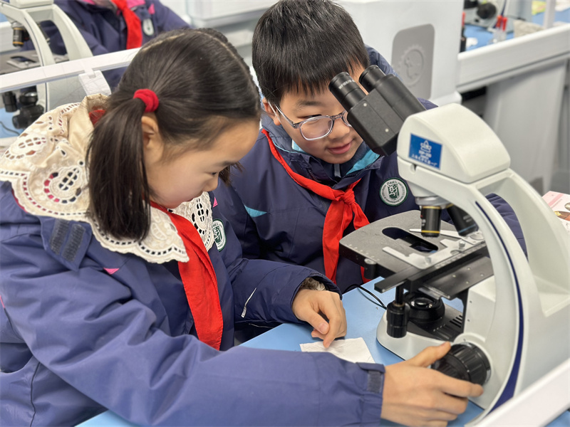 小组在做实验3.jpg