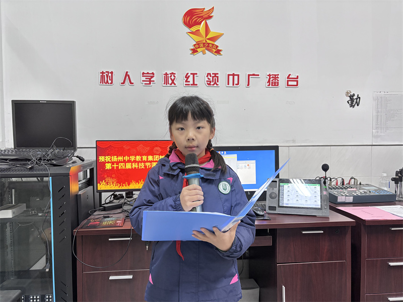 二年级倪元昕同学主持.jpg