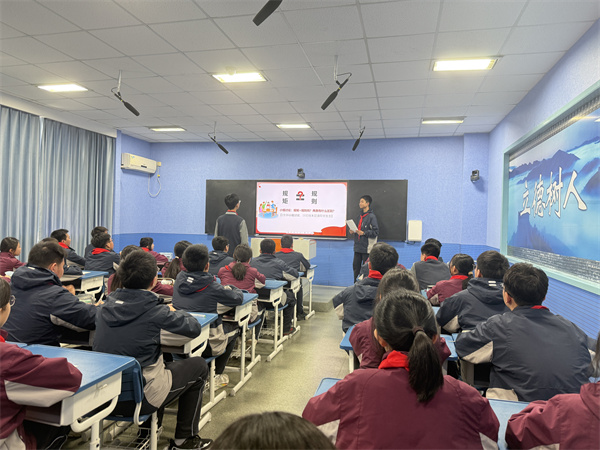 学生讨论.jpg