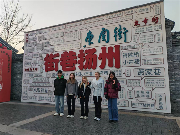 畅游东关街.jpg