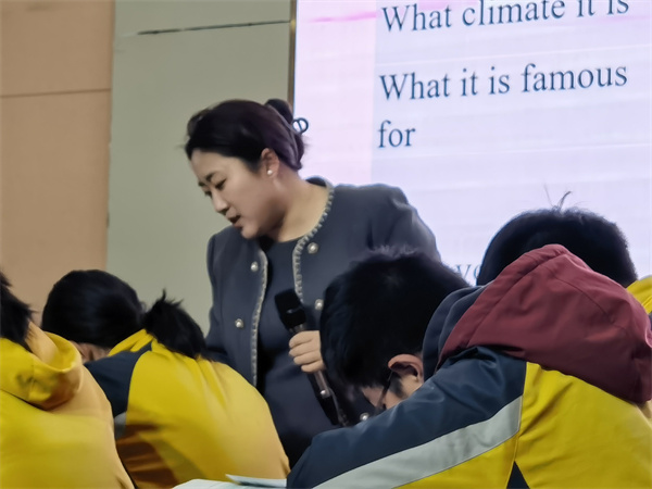 徐露纯老师执教精彩瞬间2.jpg