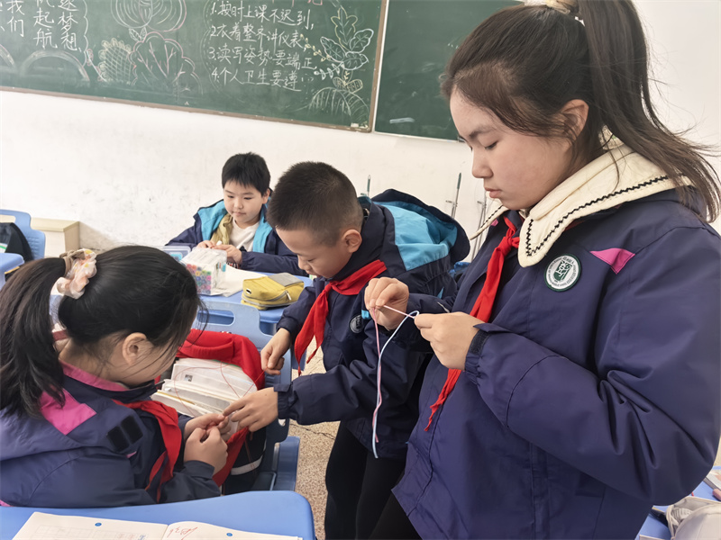 图1 编织现场3.jpg