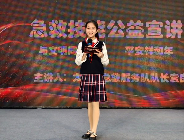 刘怡嘉 个人照片.jpg