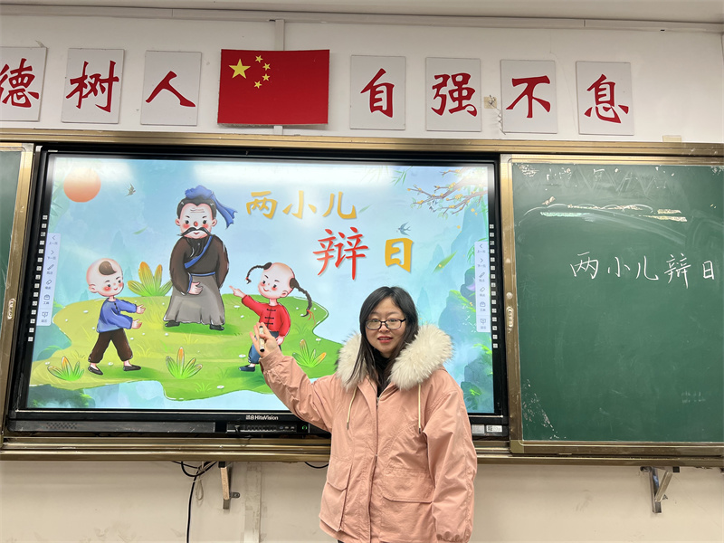 王露莹老师开始上课.jpg