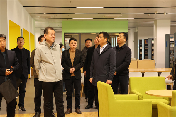 参观2图书馆.jpg
