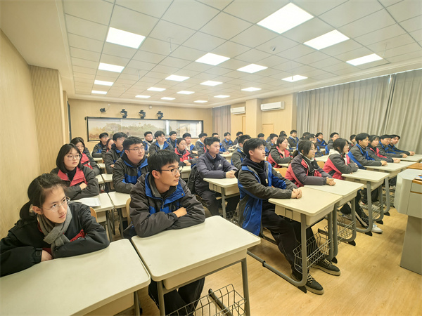 班会现场.jpg 班会现场.jpg