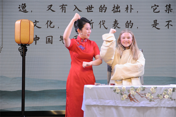 维克中学学生参与清曲表演.jpg