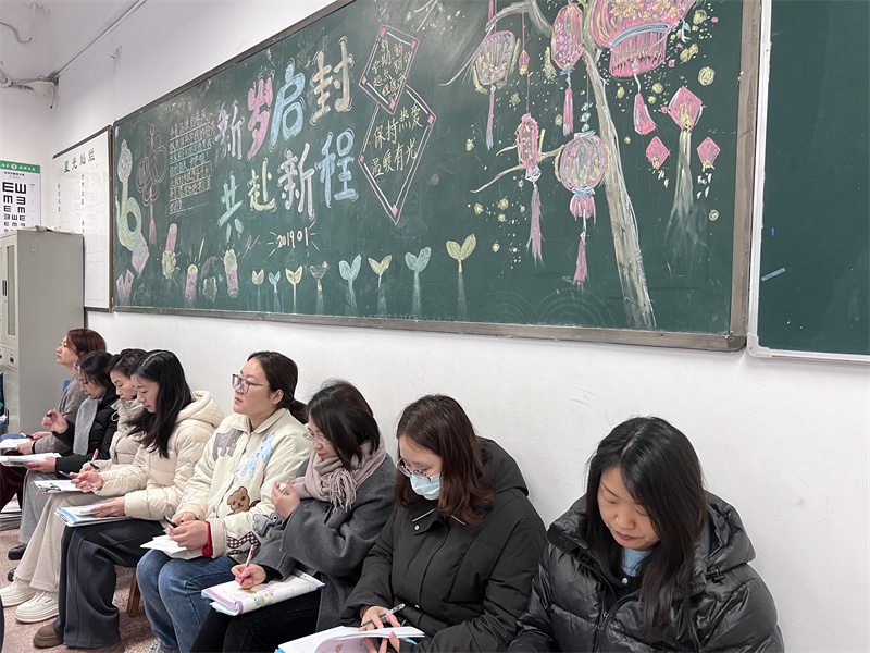小学部教师听课.jpg