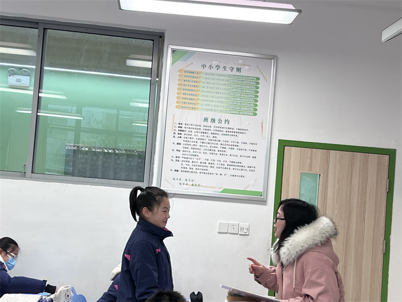 教师与学生辩论.jpg