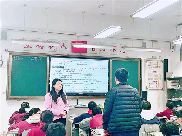 刘白老师上课风采.jpg