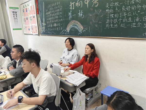 听课教师.jpg