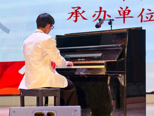 南门街校区徐潼潼同学钢琴独奏《热情奏鸣曲》第一乐章荣获第一名.jpg