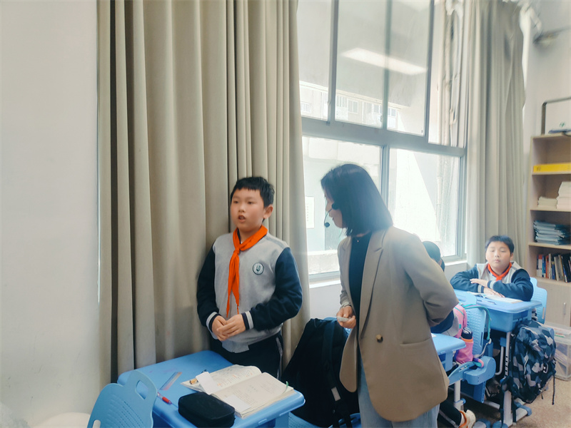 图2 学生积极回答问题2.jpg