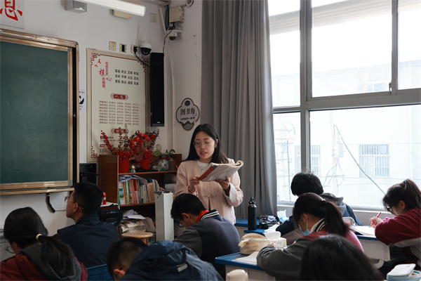 英语课堂1.jpg
