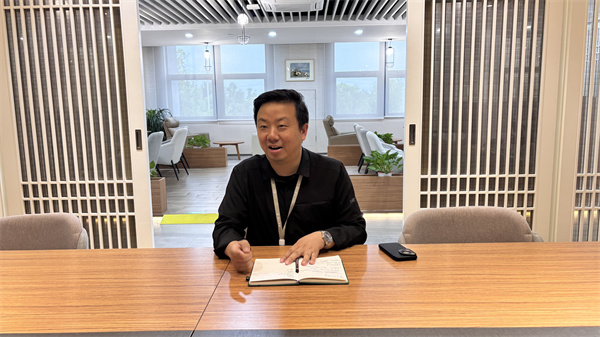 张鹏副校长介绍学校办学成果.jpg