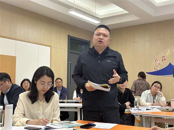 王重建老师评课.jpg