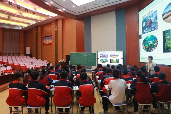 扬州市竹西中学王典老师上课.jpg